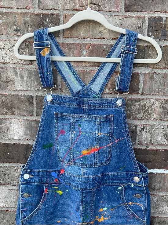 Take 50% OFF- No Boundaries Paint-Splattered Denim Overall Shorts - Blue, Size-M - Picture 3 of 10